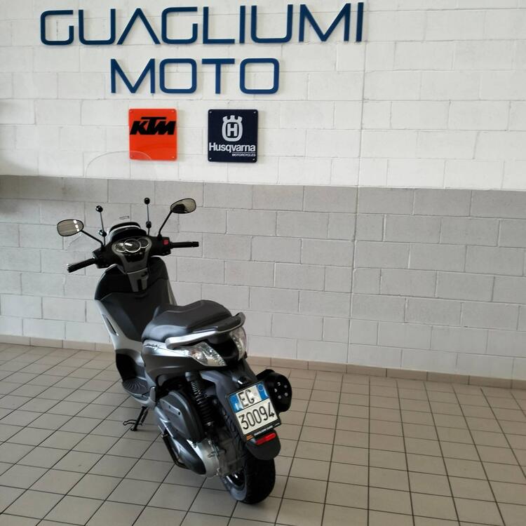 Piaggio Beverly 350 SportTouring ie ABS (2011 - 17) (2)