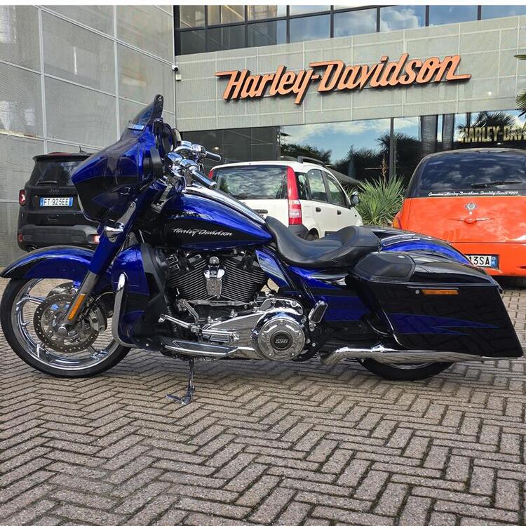 Harley-Davidson 1800 Street Glide (2016 - 17) - FLHXSE