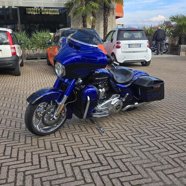 Harley-Davidson 1800 Street Glide (2016 - 17) - FLHXSE (2)