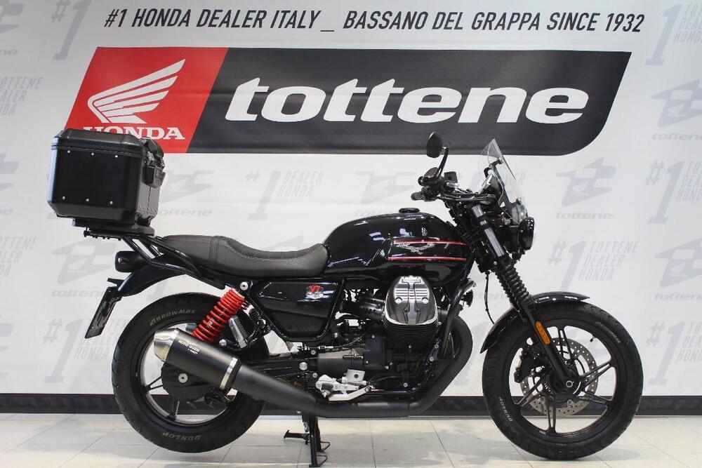 Moto Guzzi V7 Stone (2021 - 24)