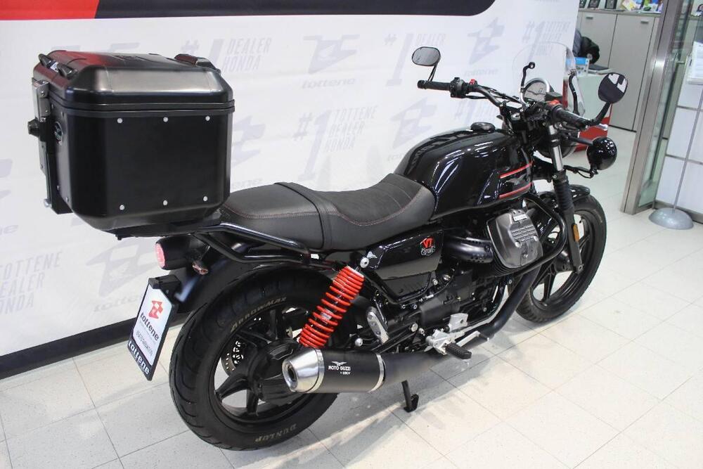 Moto Guzzi V7 Stone (2021 - 24) (2)