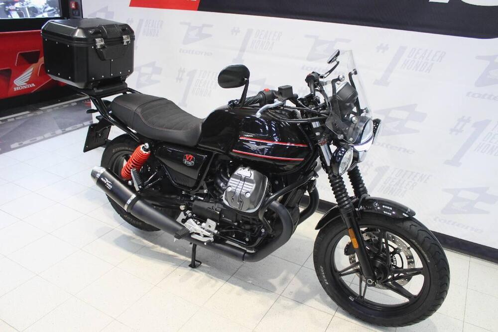 Moto Guzzi V7 Stone (2021 - 24) (3)