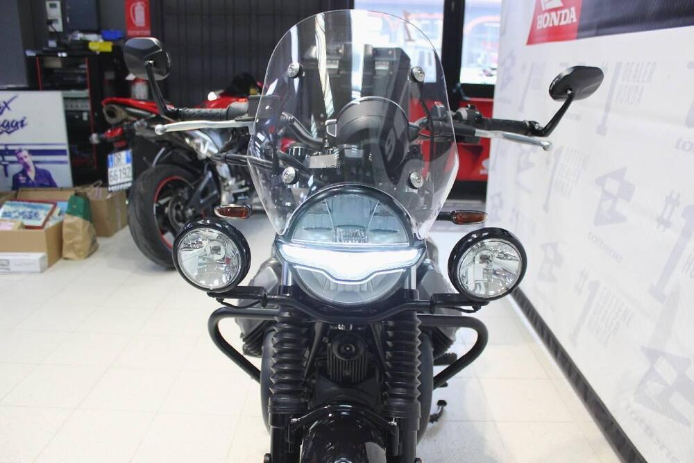 Moto Guzzi V7 Stone (2021 - 24) (4)