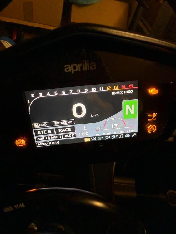 Aprilia RSV4 RF (2017 - 19) (5)