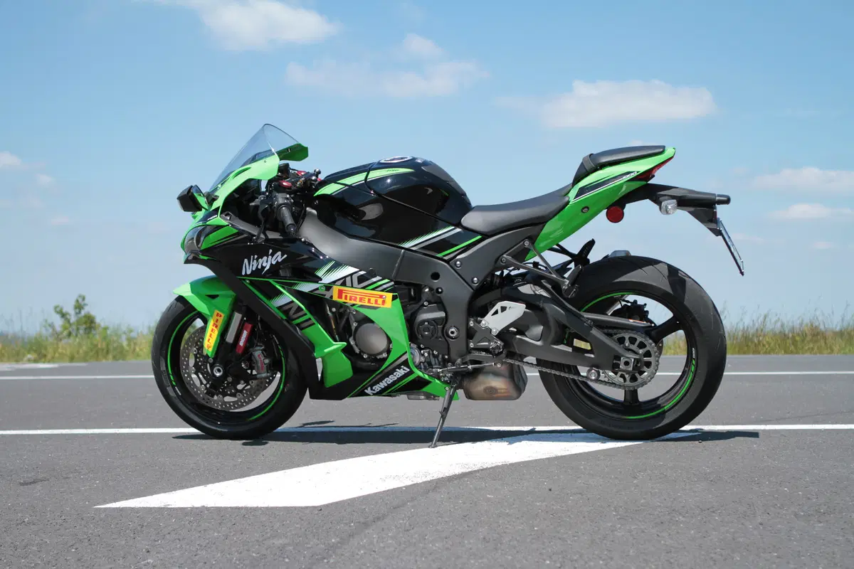 Kawasaki ZX-10R Ninja vs Yamaha YZF-R1M vs Ducati 1299S Panigale (4)