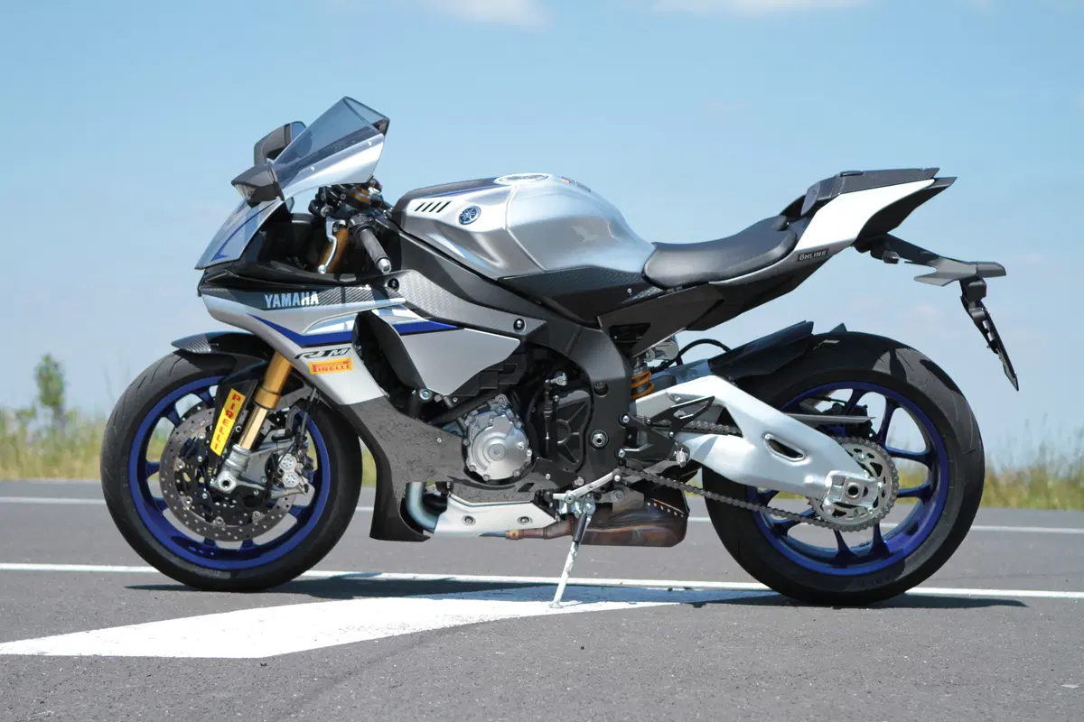 Kawasaki ZX10R Ninja vs Yamaha YZF-R1M vs Ducati 1299S Panigale