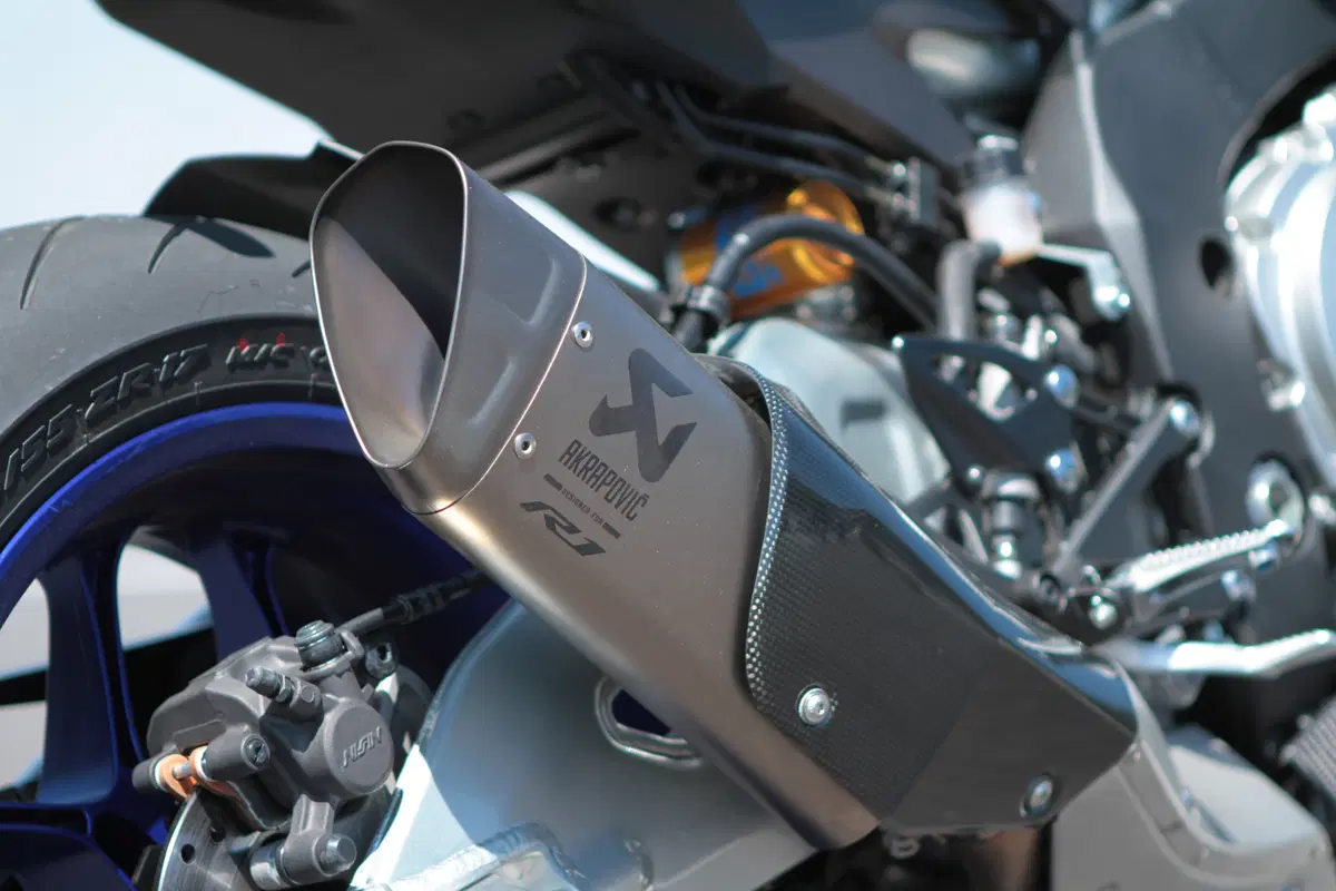 Kawasaki ZX10R Ninja vs Yamaha YZF-R1M vs Ducati 1299S Panigale (3)