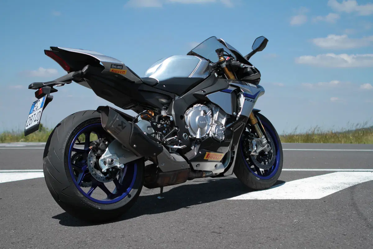Kawasaki ZX10R Ninja vs Yamaha YZF-R1M vs Ducati 1299S Panigale (5)