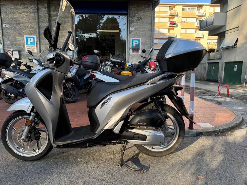 Honda SH 150i (2020 - 24) (2)