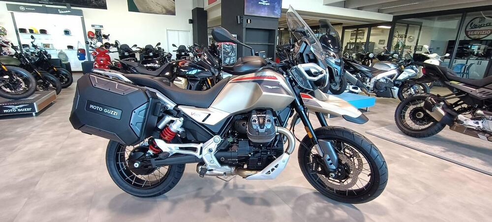 Moto Guzzi V85 TT Travel (2024)