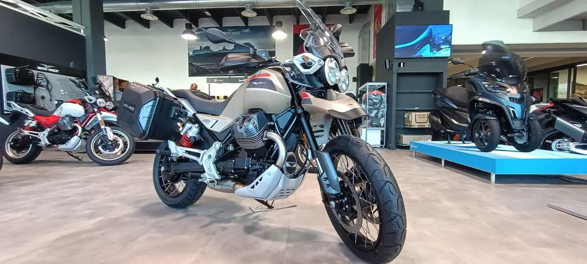 Moto Guzzi V85 TT Travel (2024 - 26) (2)