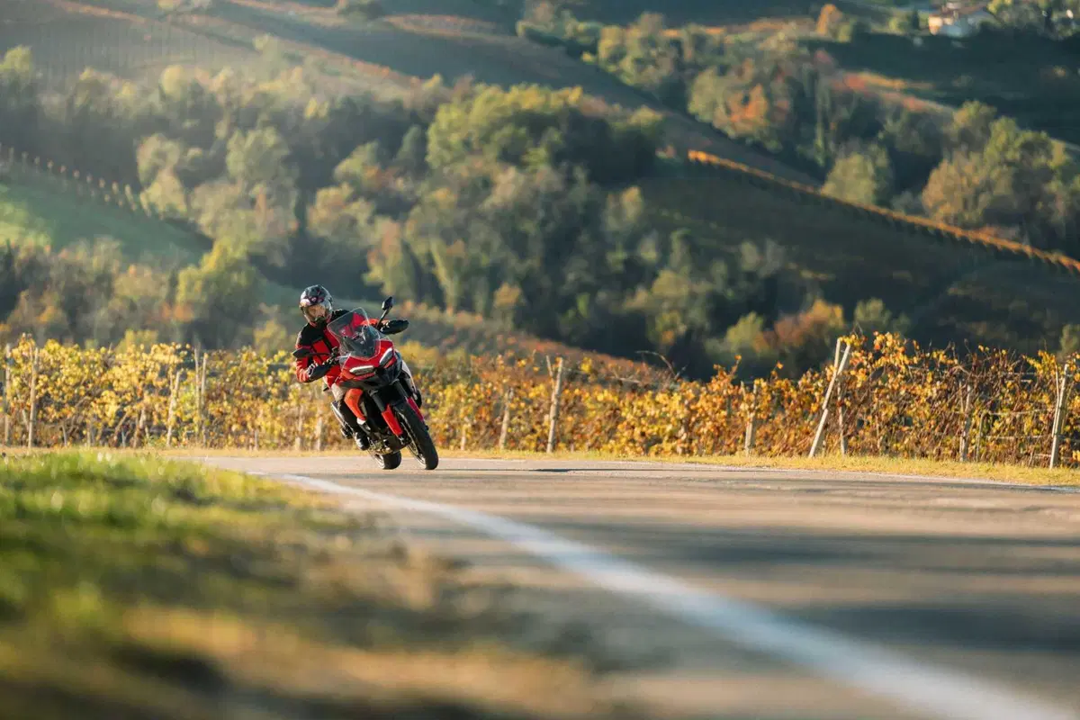 Ducati Multistrada V2 2025: tutta nuova e più leggera di 18 kg [VIDEO]