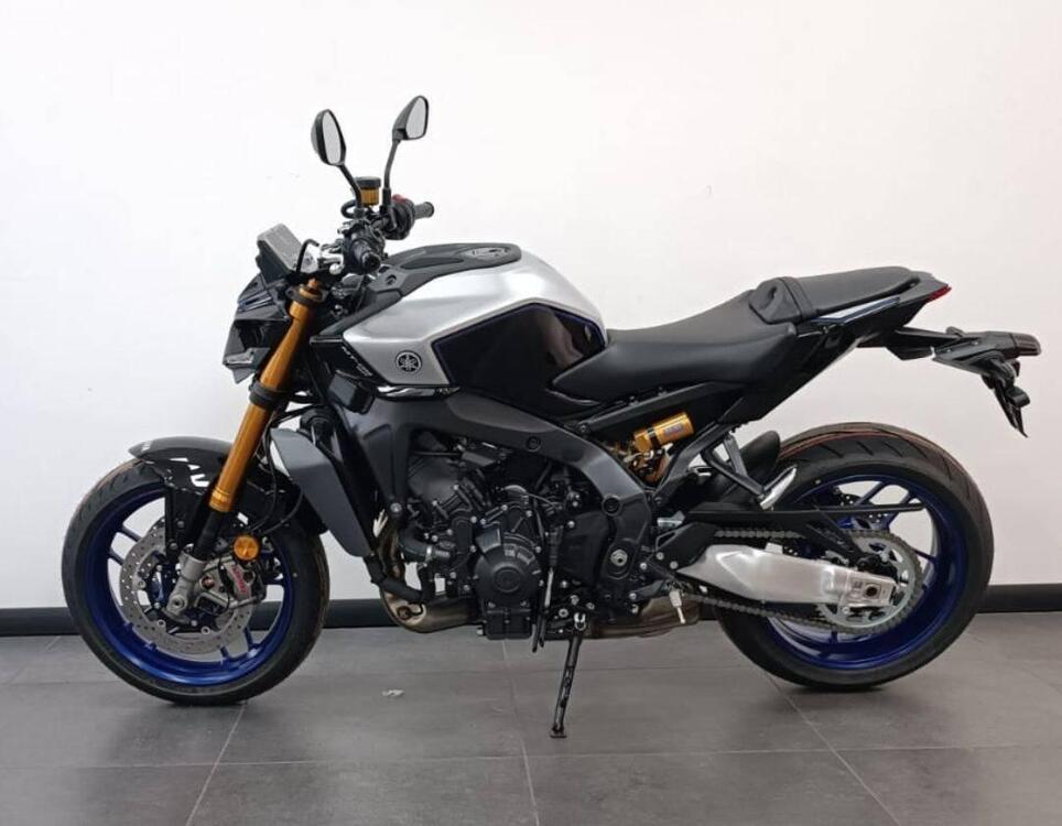 Yamaha MT-09 Y-AMT (2024 - 25) (4)