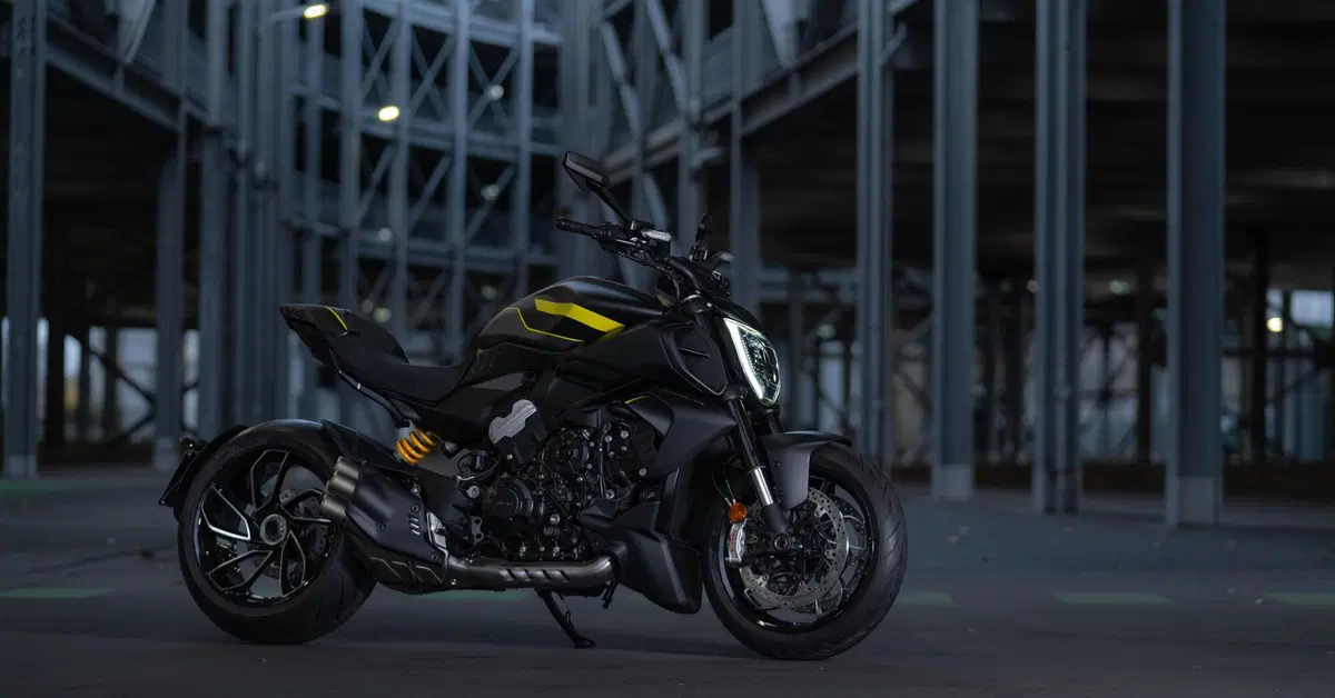 Nuova Ducati Diavel V4 2025 in livrea "Black Roadster"