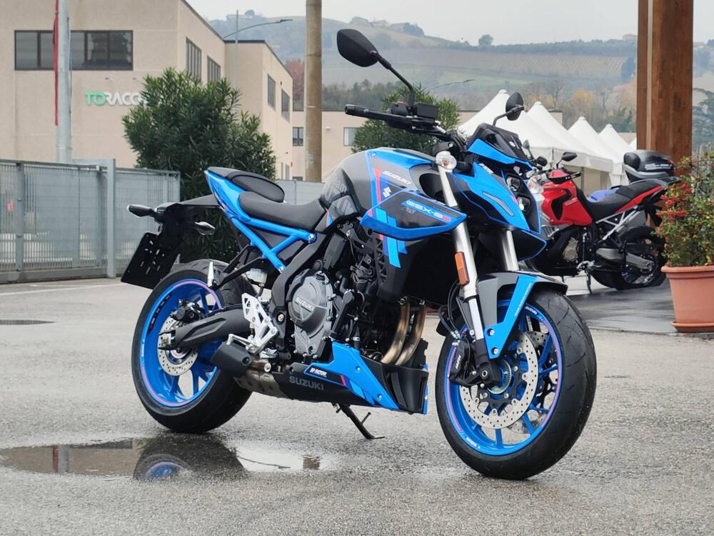 Suzuki GSX-8S Team Suzuki Edition (2024) (4)