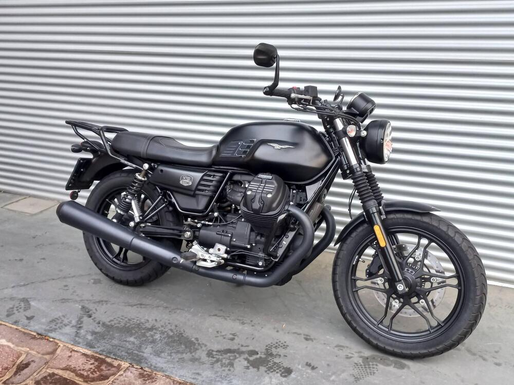 Moto Guzzi V7 III Stone (2017 - 20) (4)