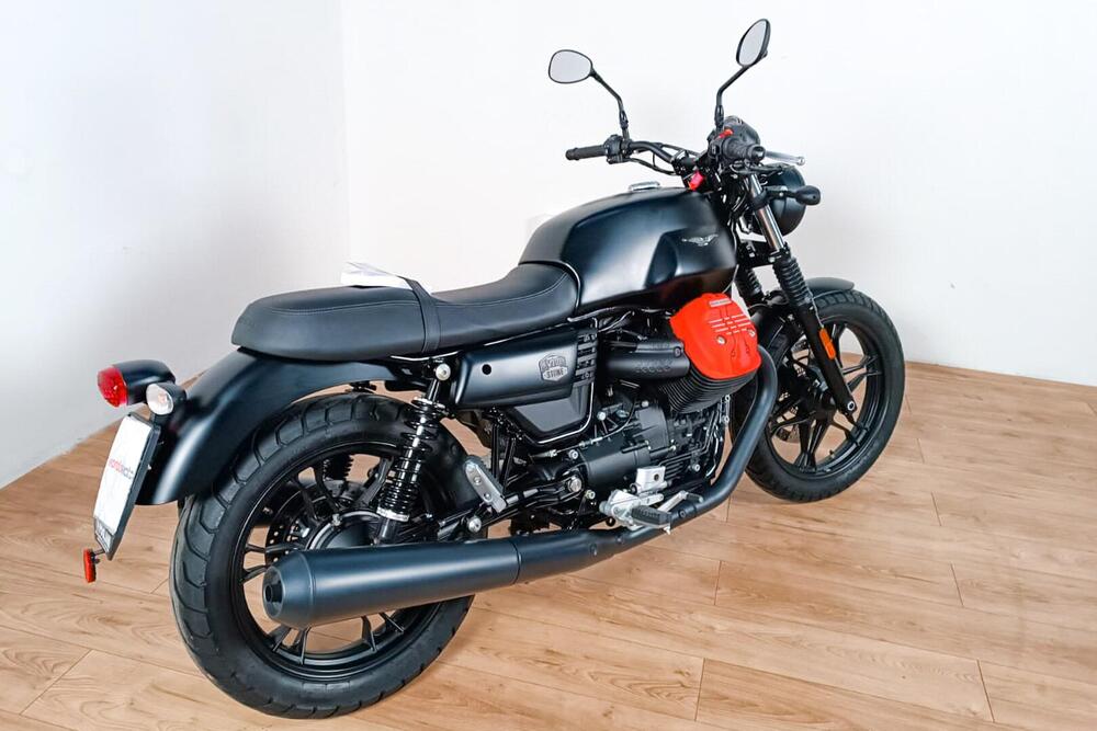 Moto Guzzi V7 III Stone (2017 - 20) (3)