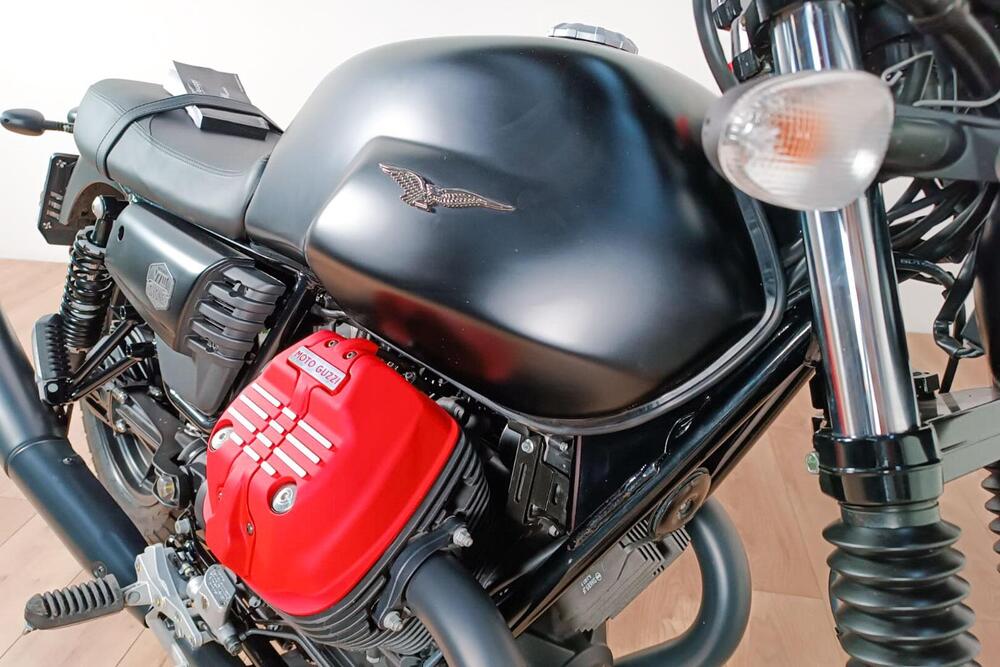 Moto Guzzi V7 III Stone (2017 - 20) (5)