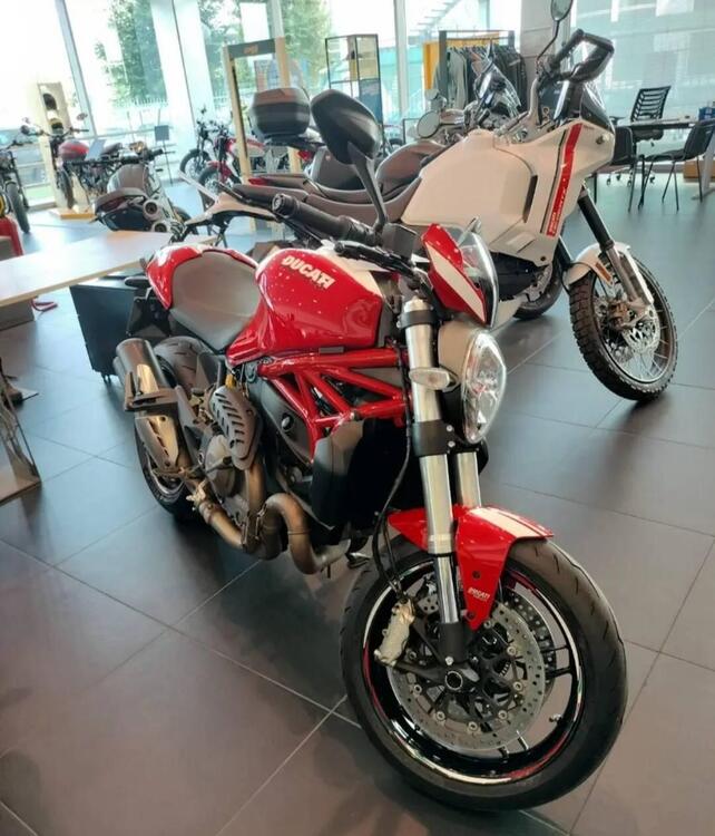 Ducati Monster 821 Stripe ABS (2015 - 17) (2)