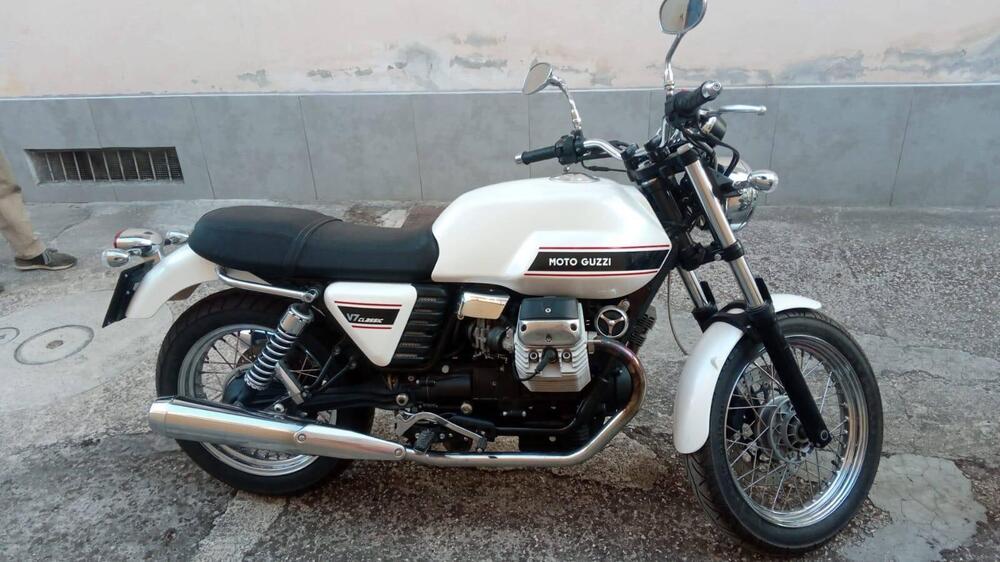 Moto Guzzi V7 Classic (2008 - 12) (3)