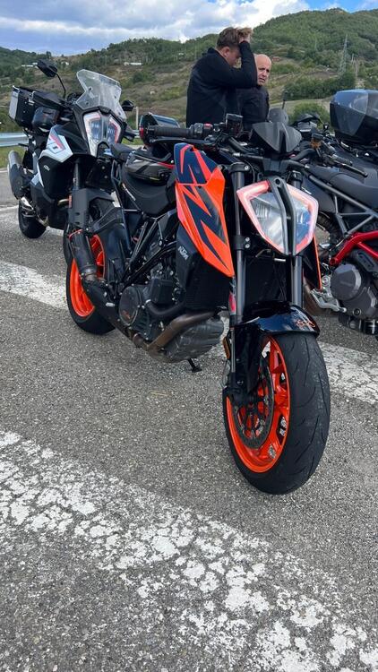 KTM 1290 Super Duke R (2019) (2)