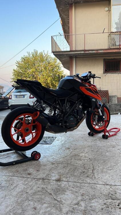 KTM 1290 Super Duke R (2019) (4)