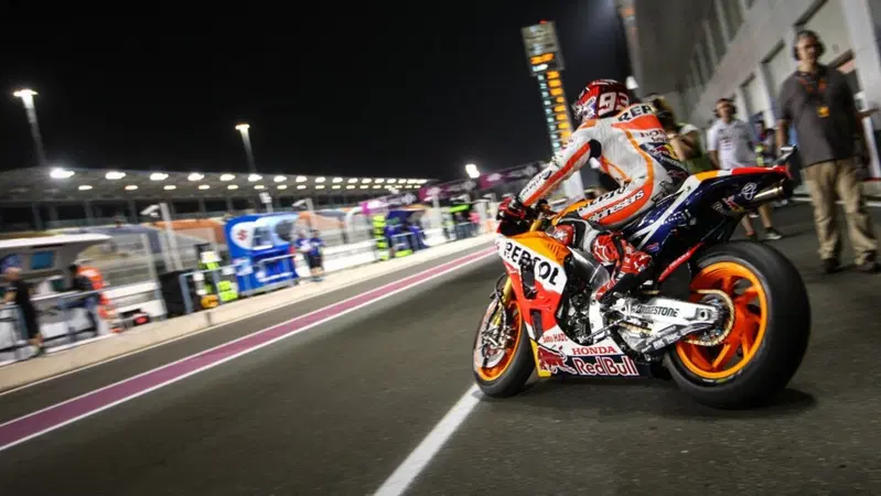 Marquez segna il miglior tempo nel warm up a Losail