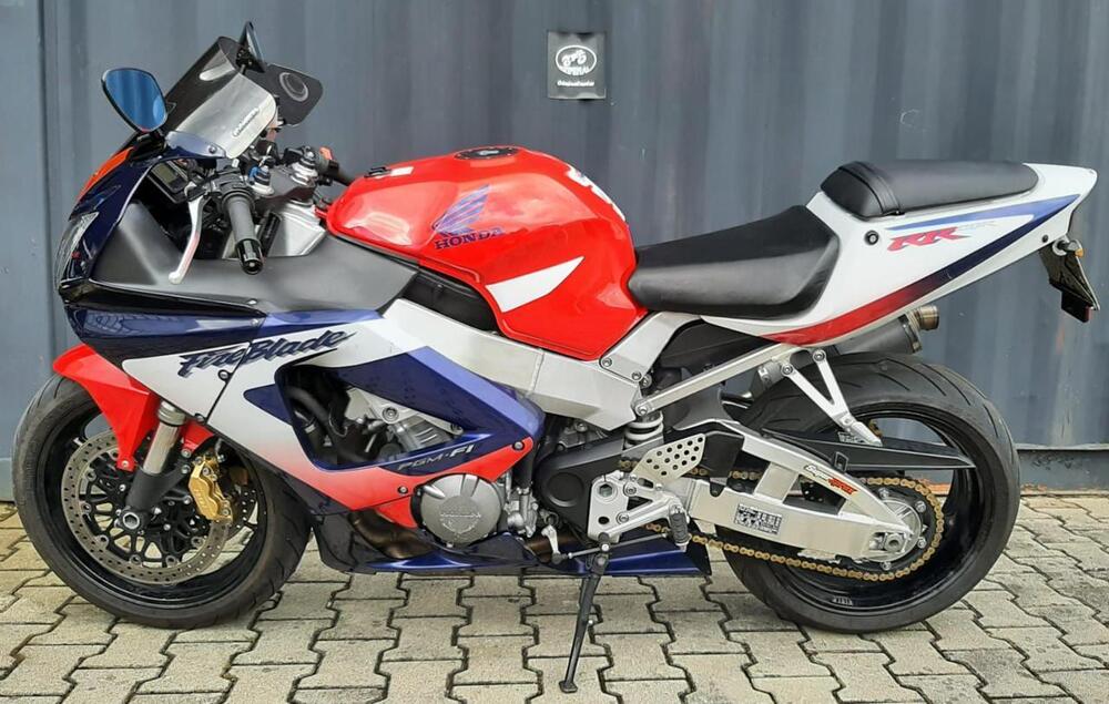 Honda CBR 900 RR Fireblade (2000 - 01) (2)