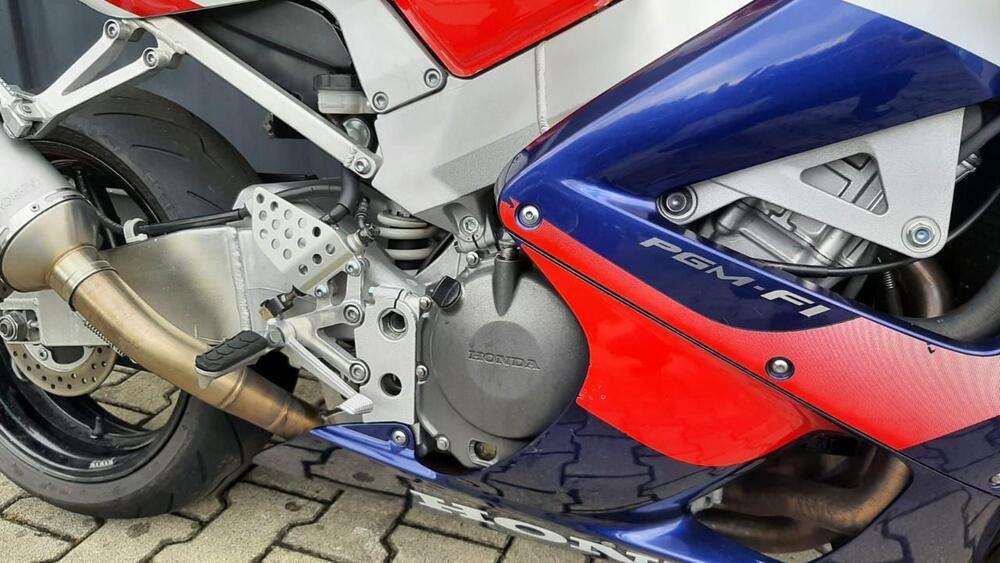 Honda CBR 900 RR Fireblade (2000 - 01) (4)