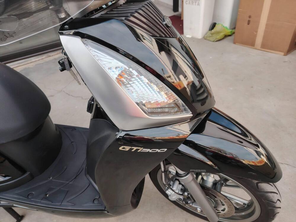 Kymco People 300i GT ABS (2016 - 20) (2)