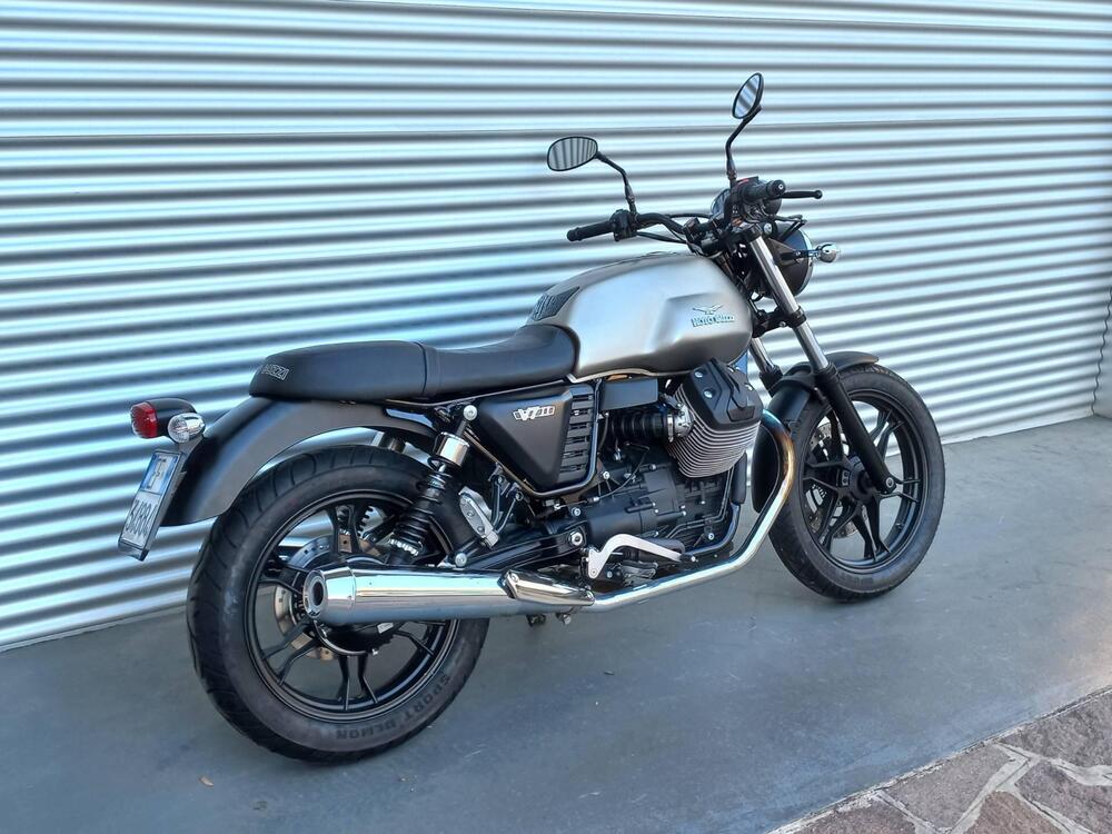 Moto Guzzi V7 II Stone (2015 - 17) (2)