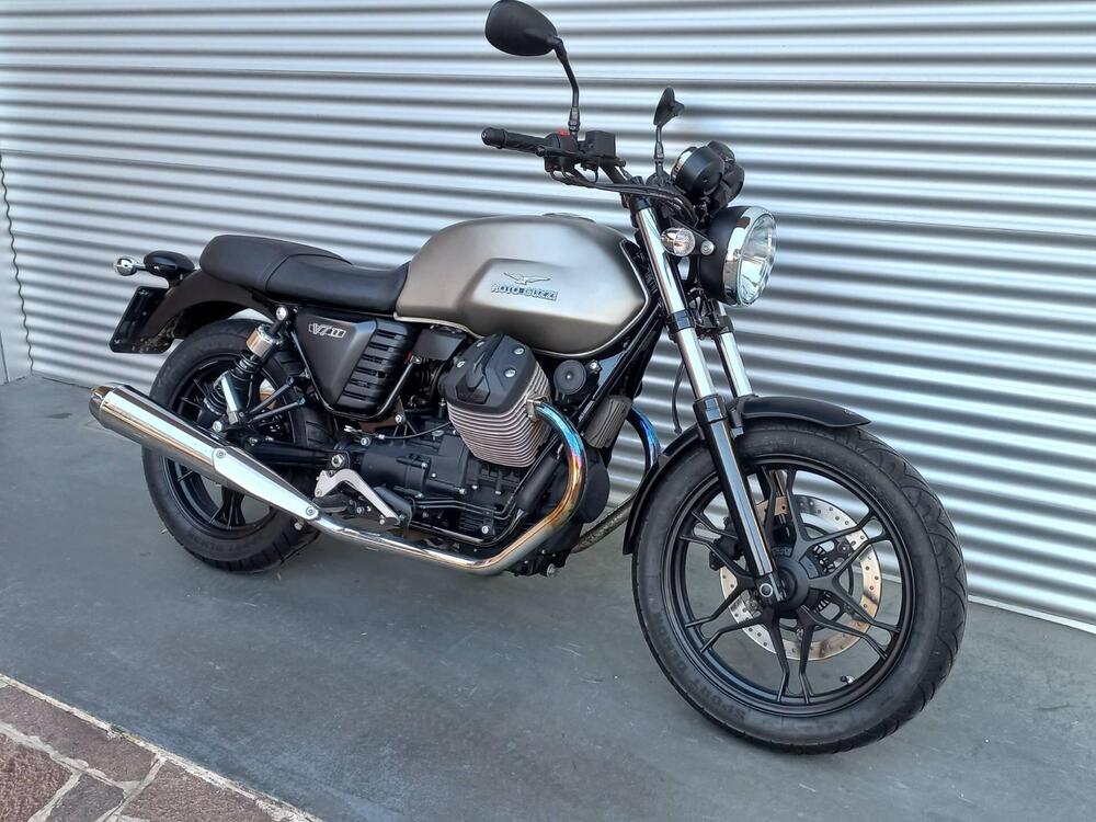 Moto Guzzi V7 II Stone (2015 - 17) (4)