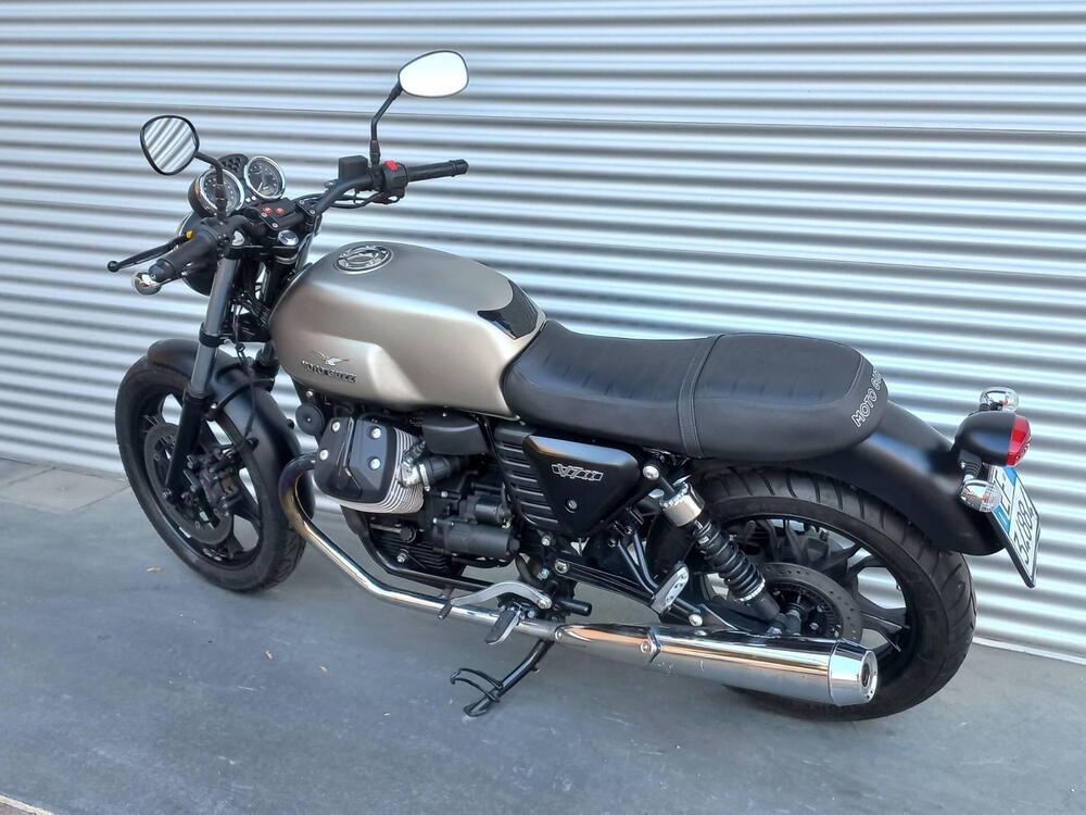 Moto Guzzi V7 II Stone (2015 - 17) (5)