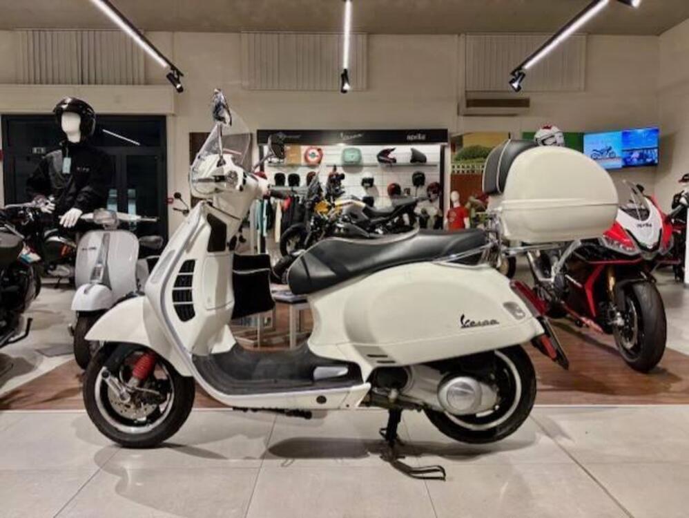 Vespa GTS 300 Super (2017 - 18) (2)