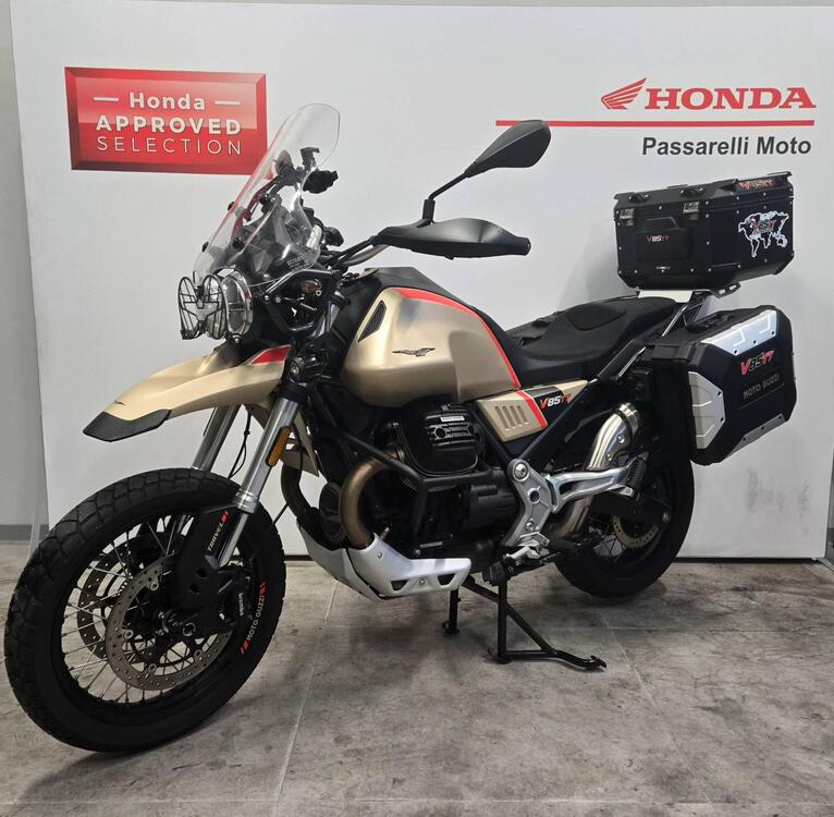 Moto Guzzi V85 TT Travel (2020)