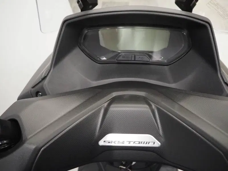 Kymco Skytown 125i (2024 - 26) (9)