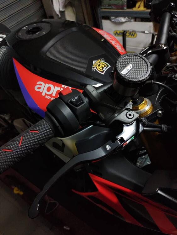 Aprilia Tuono 1100 V4 Factory (2021 - 24) (4)