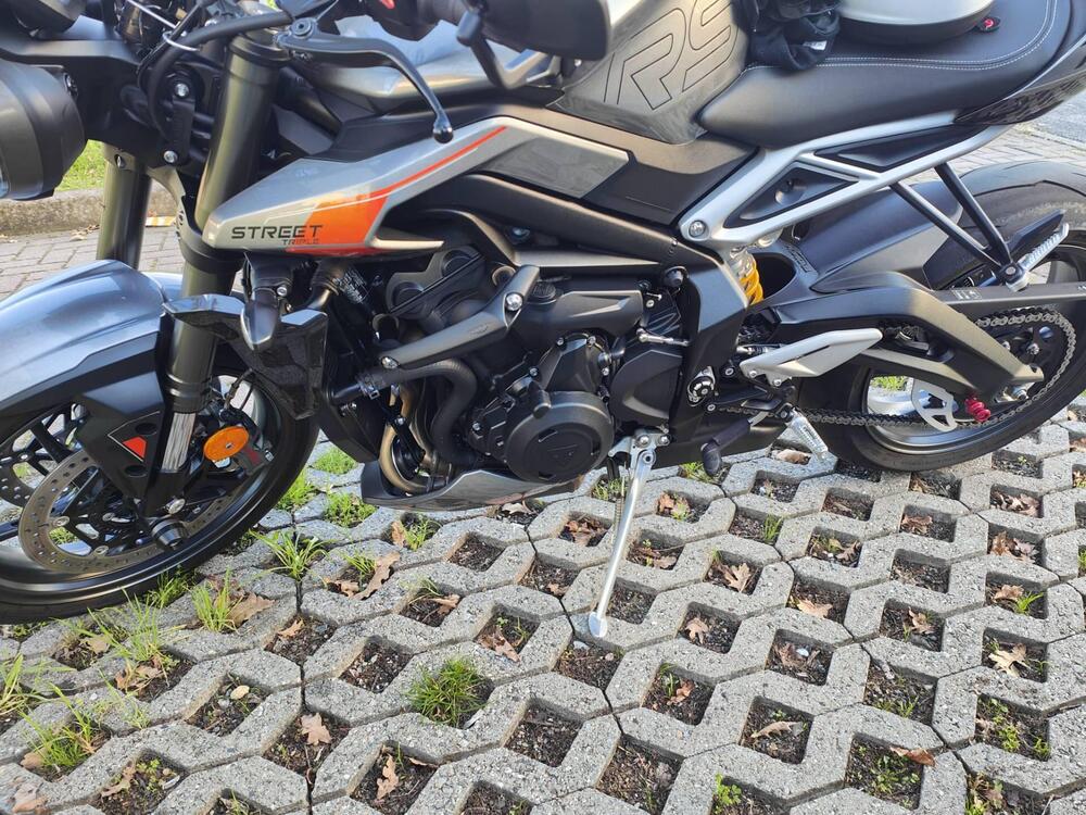 Triumph Street Triple 765 RS (2023 - 24) (4)