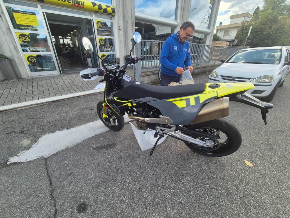 Husqvarna 701 Supermoto (2023 - 24)