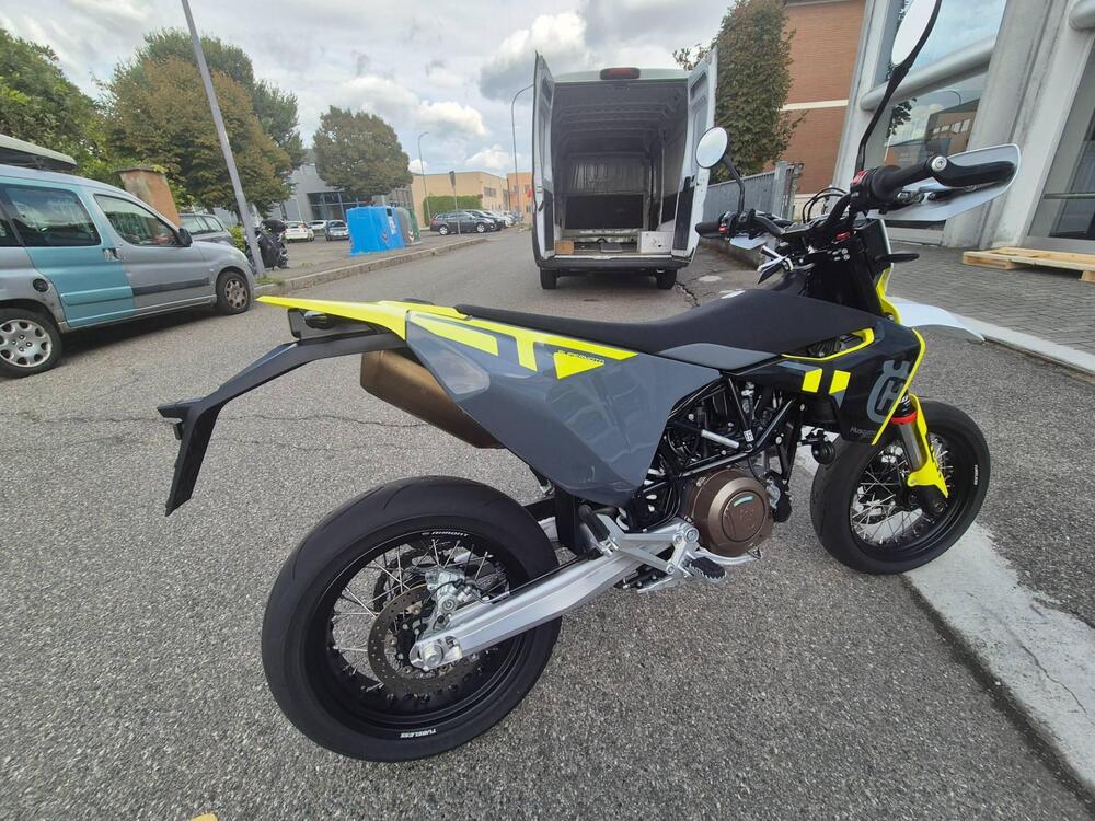 Husqvarna 701 Supermoto (2023 - 24) (3)