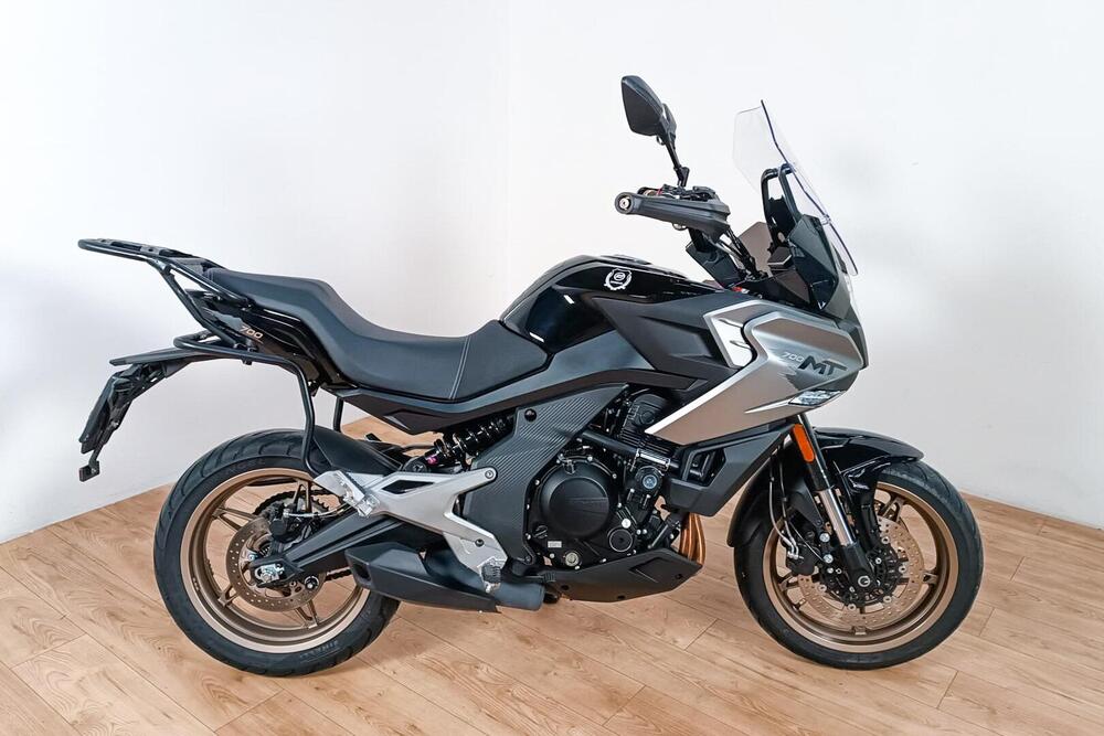 CFMOTO 700MT (2024)