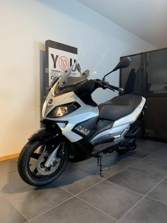 Aprilia SR Max 125 (2011 - 14)  (3)