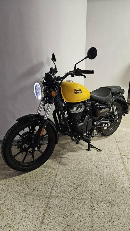 Royal Enfield Meteor 350 Fireball (2021 - 24) (2)