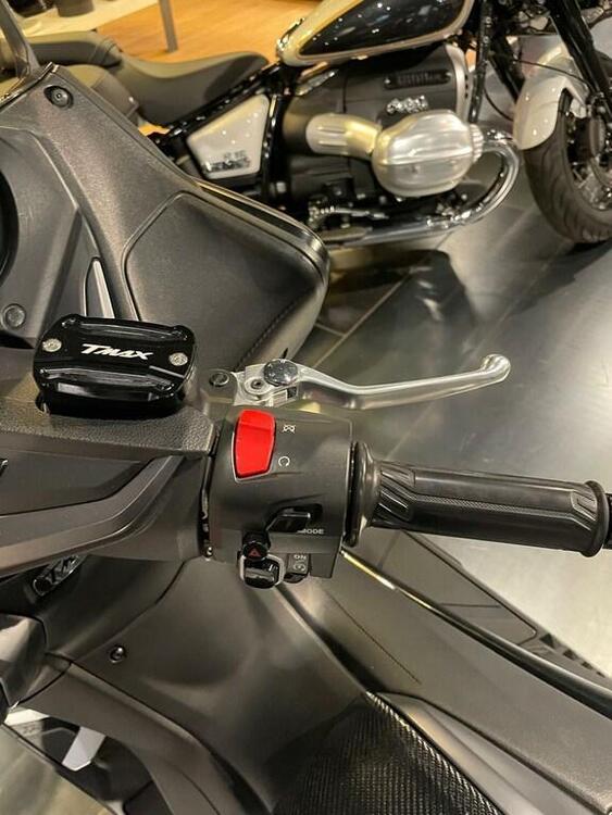 Yamaha T-Max 560 Tech Max (2021) (3)