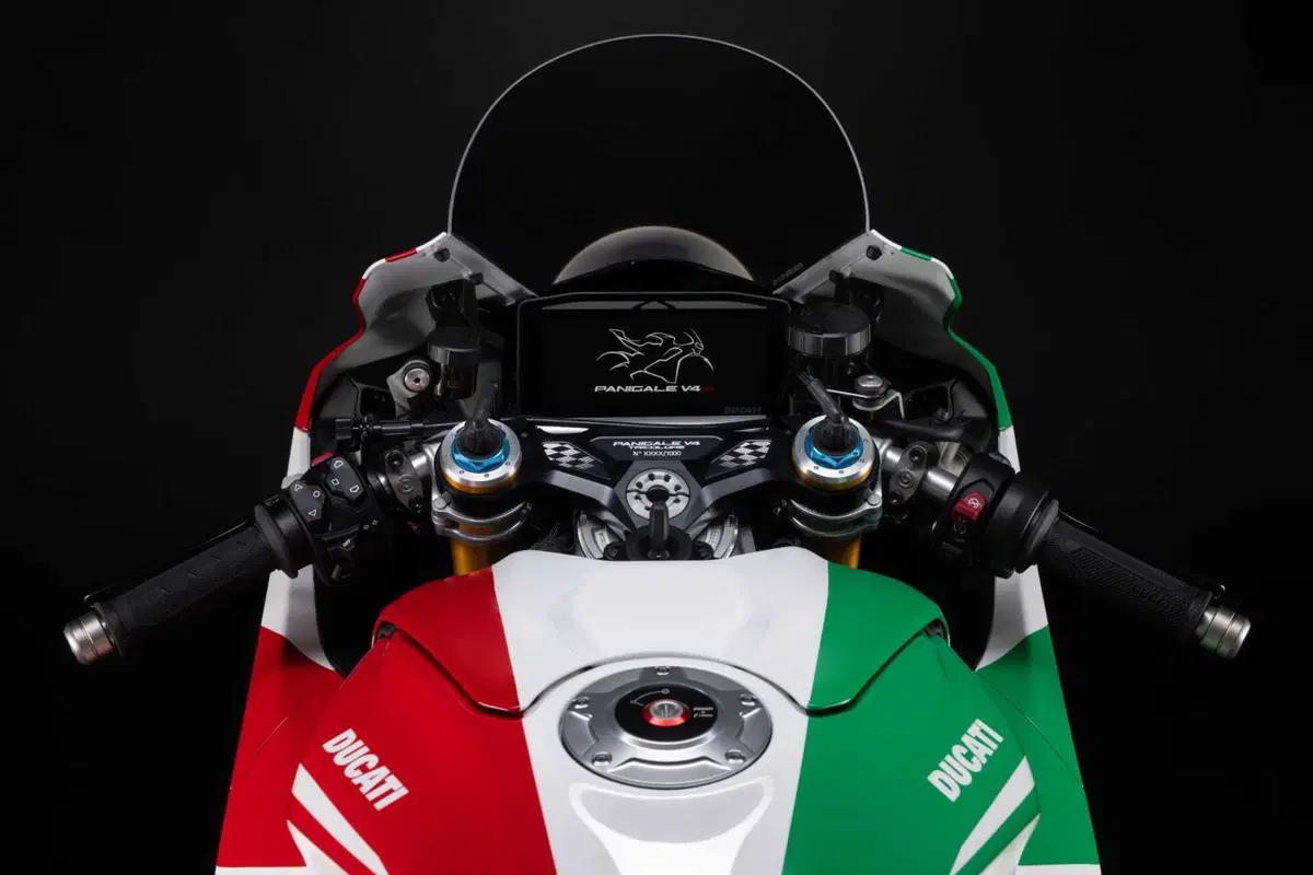 Ducati Panigale V4 Tricolore: omaggio al Made in Italy tra storia e innovazione (4)