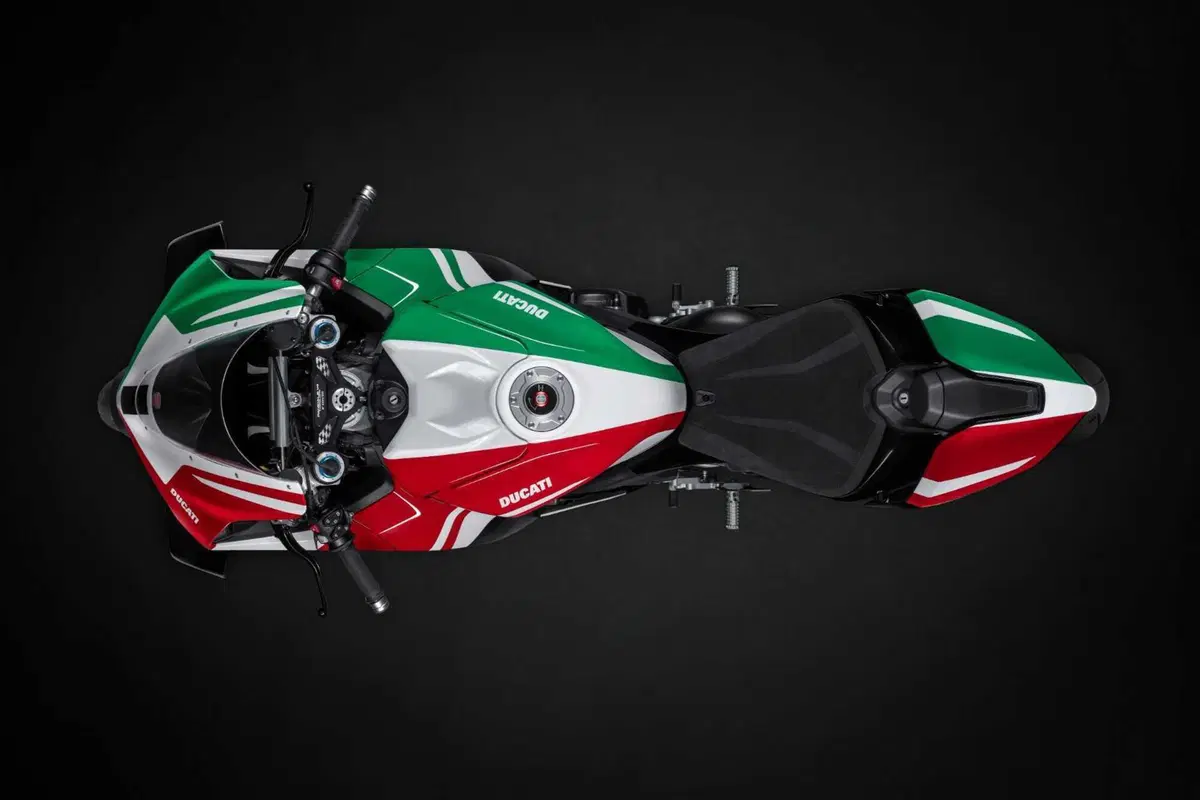 Ducati Panigale V4 Tricolore: omaggio al Made in Italy tra storia e innovazione (5)