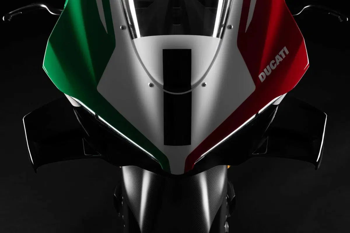 Ducati Panigale V4 Tricolore: omaggio al Made in Italy tra storia e innovazione (6)