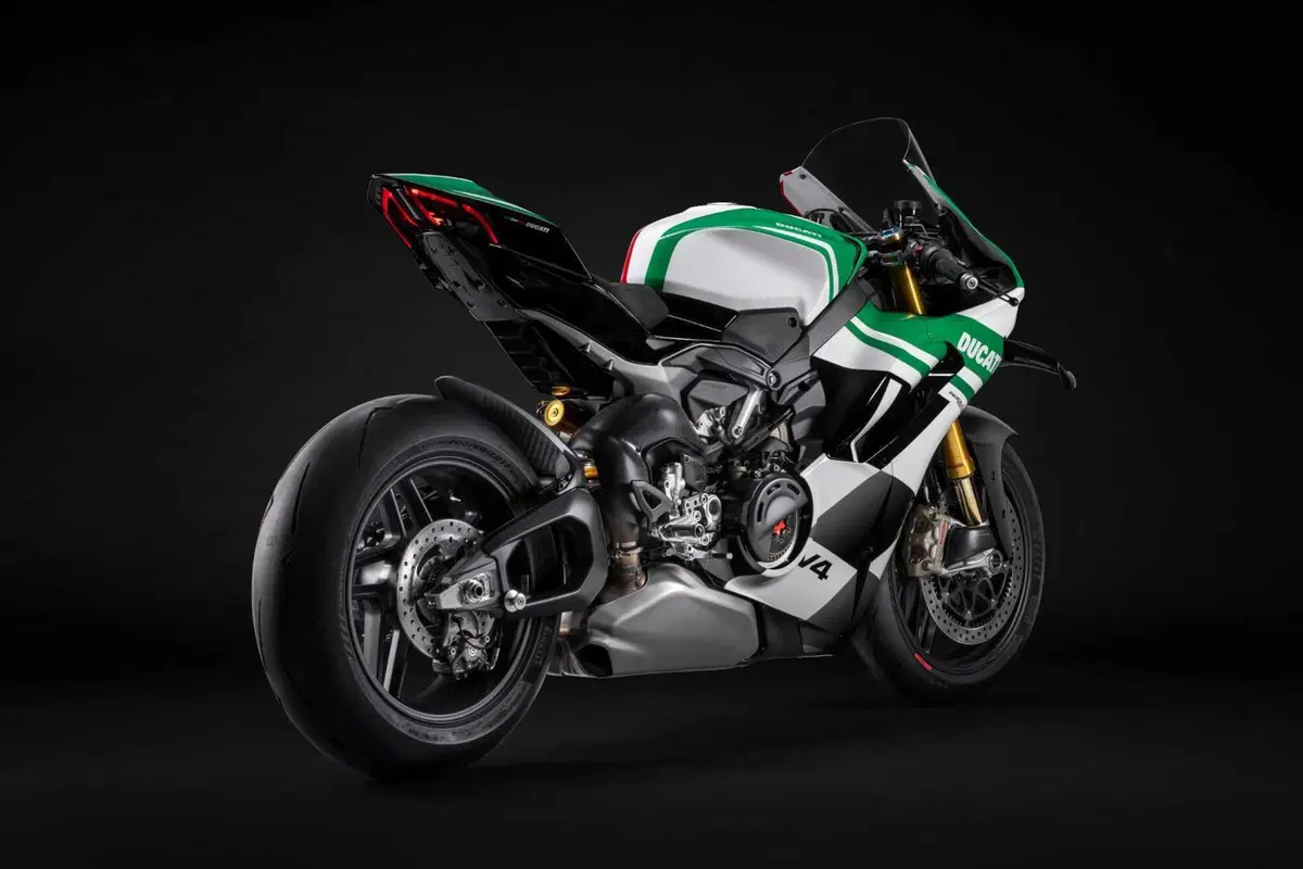 Ducati Panigale V4 Tricolore: omaggio al Made in Italy tra storia e innovazione (3)