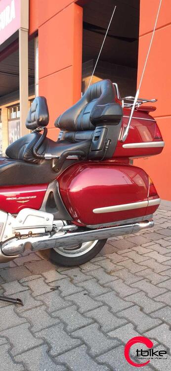 Honda GL 1800 Gold Wing (2000 - 05) (2)