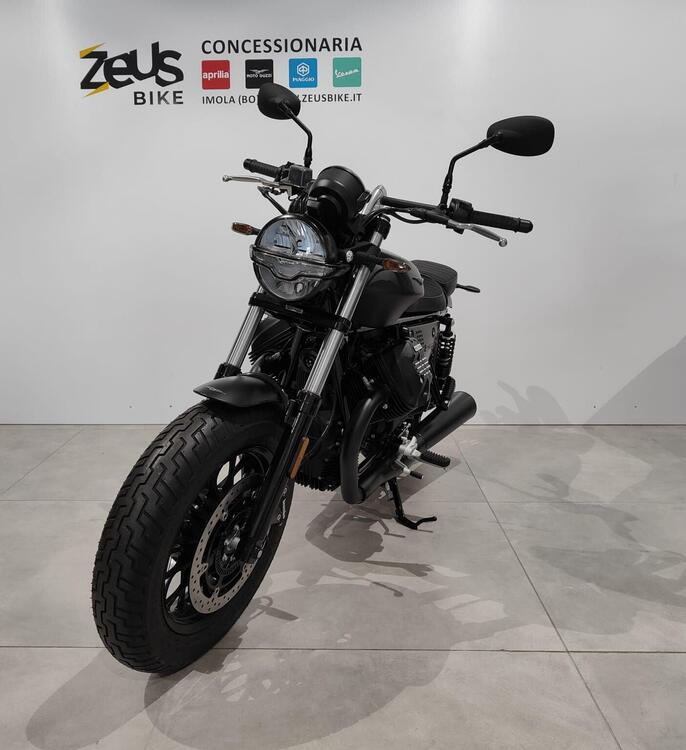 Moto Guzzi V9 Bobber (2021 - 24) (4)